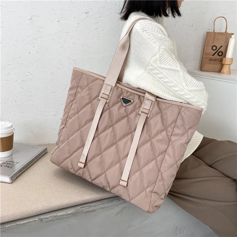 

Зимняя Новая модная женская сумка-тоут брендовые дизайнерские женские сумки на плечо нейлоновые сумки вместительная сумка-шоппер женская ...