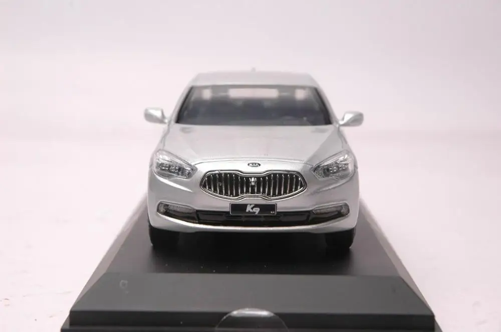 1:32 Модель литья под давлением для Kia K9 Quoris Silver Sedan игрушечный автомобиль из сплава