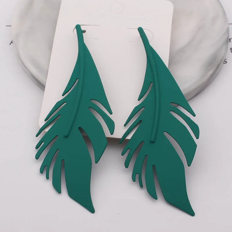 Женские длинные серьги-гвоздики с большими листьями и перьями | Украшения