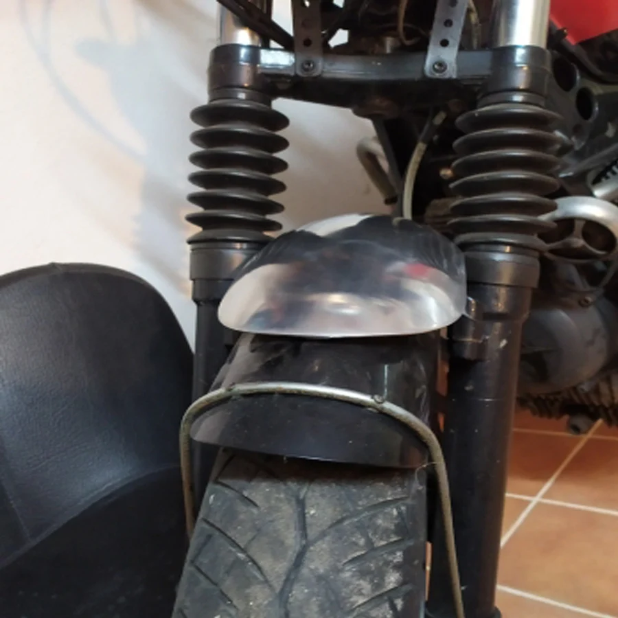 Неокрашенное серебристое металлическое мотоциклетное короткое переднее крыло в