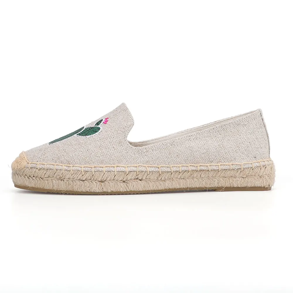 Женские кроссовки на платформе классические плоской подошве с вышивкой