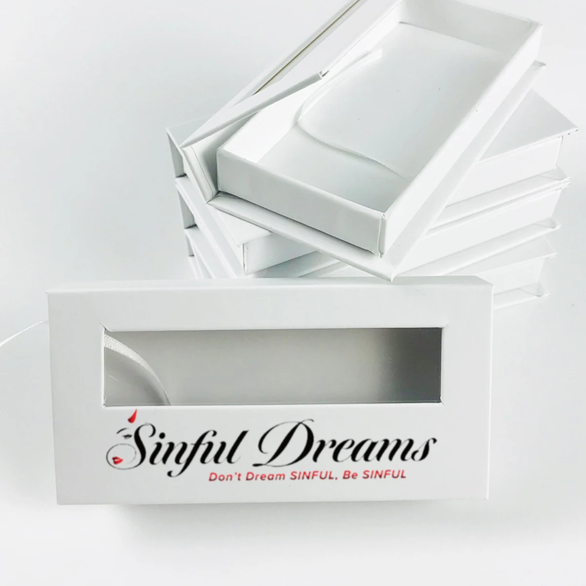 

Wholesale White Magnetic Fluffy 5D Mink Eyelashes Box Package Custom Logo Come With Tray Empty Lashes Box Case For 25mm Lashes