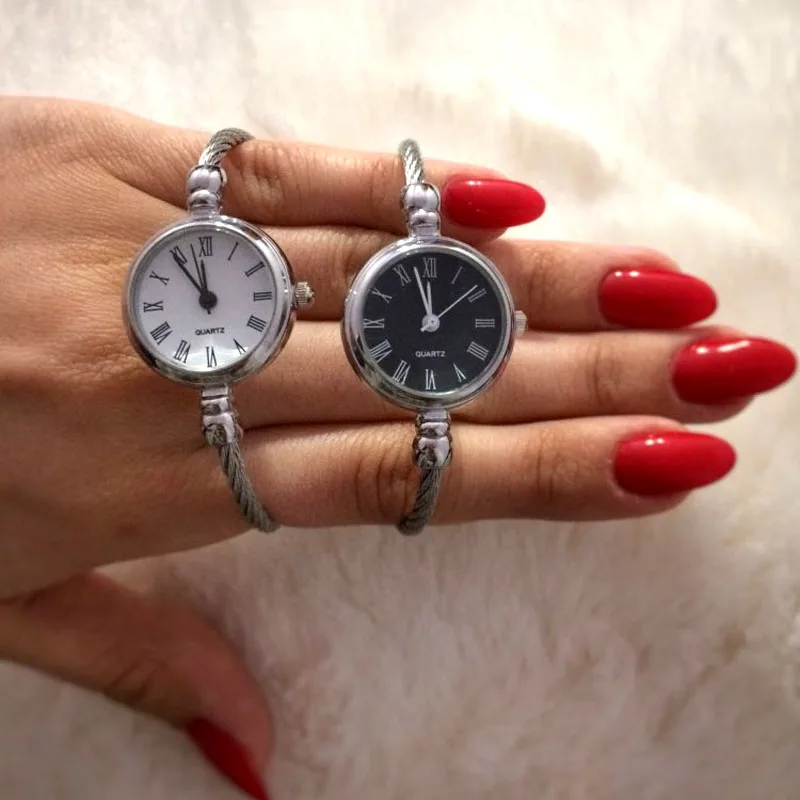

Unique Women Bracelet Watch Little Smooth Dial Top Luxury Silver Slim Strap Korean Retro Art Female Clock Quartz Watch Gift Hour