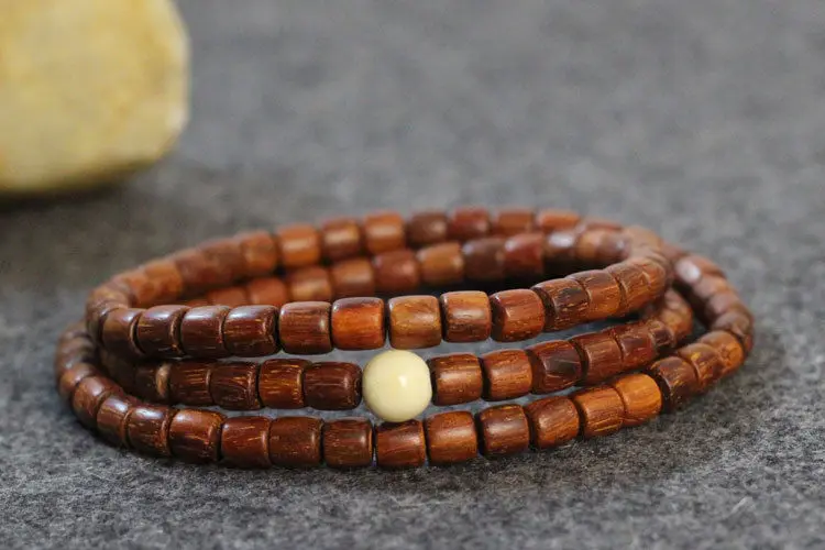 

Tibetan Buddhism 108 Along Grain Lobular Red Sandalwood Drum Beads Lotus Mala