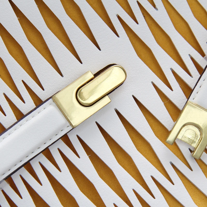 

Manhattan's New Hollow Handbag Women's Large-Capacity Soft One-Shoulder Messenger Leather Two-Layer Leather Fashion Commuter Tot