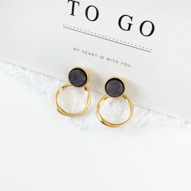 

Simple fashion temperament joker wreath resin earrings girl students retro metal stud earrings jewelry accessories