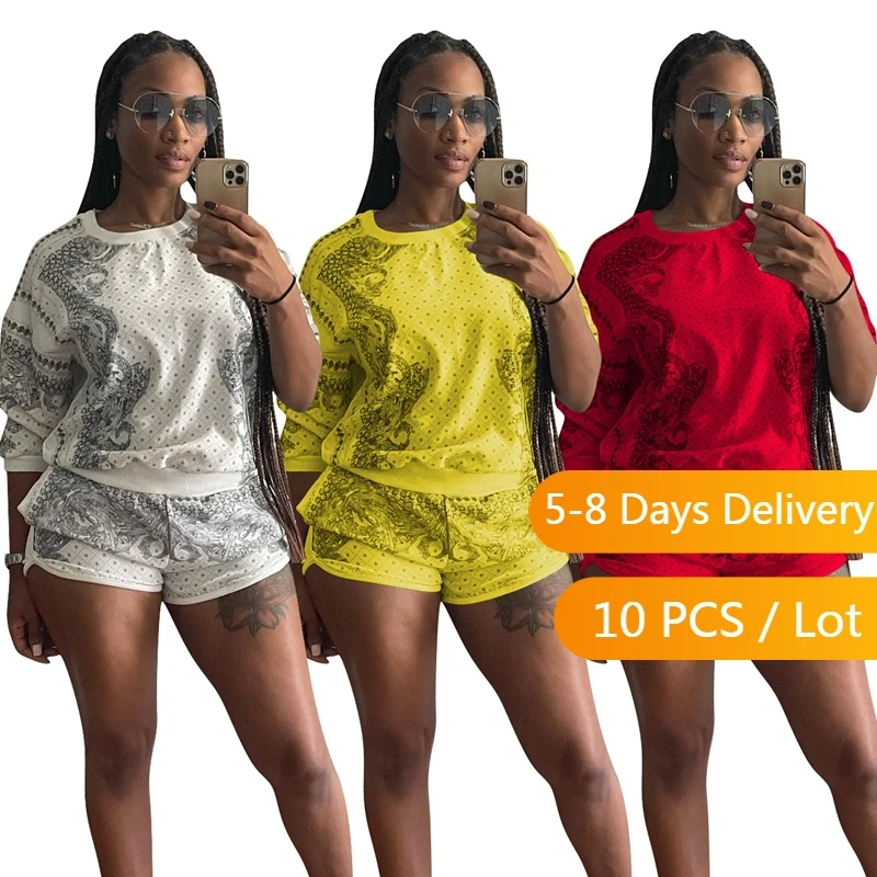 

Женский спортивный костюм из двух предметов, кофта и велосипедные шорты с принтом