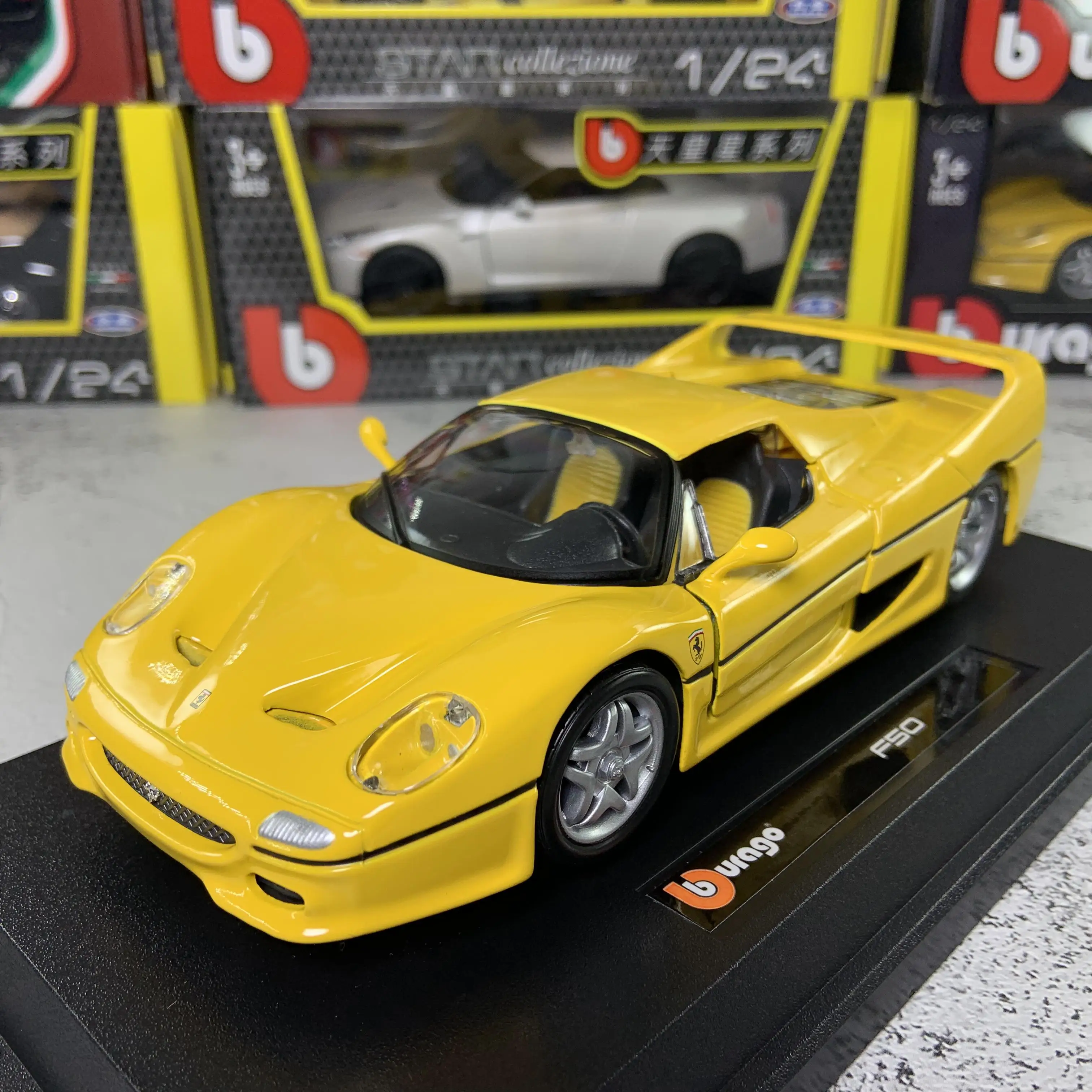Bburago 1:24 Феррари F50 красный автомобиль модель для литья под давлением из металла