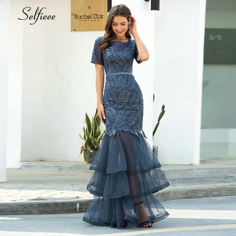 Элегантное женское платье русалки с круглым вырезом расшитое блестками листьями