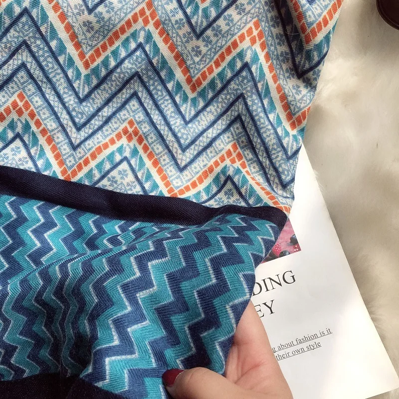 Женский шарф с волнистыми полосками 180x90 см |