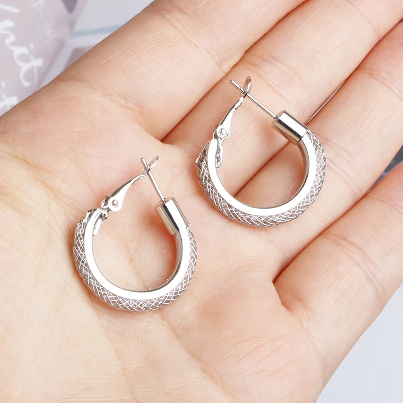 

Black and Silver Color Crystal Small Hoop Earrings for Women 25mm Nice Korean Earring Wholesale Fashion New Ear Jewelry 2021