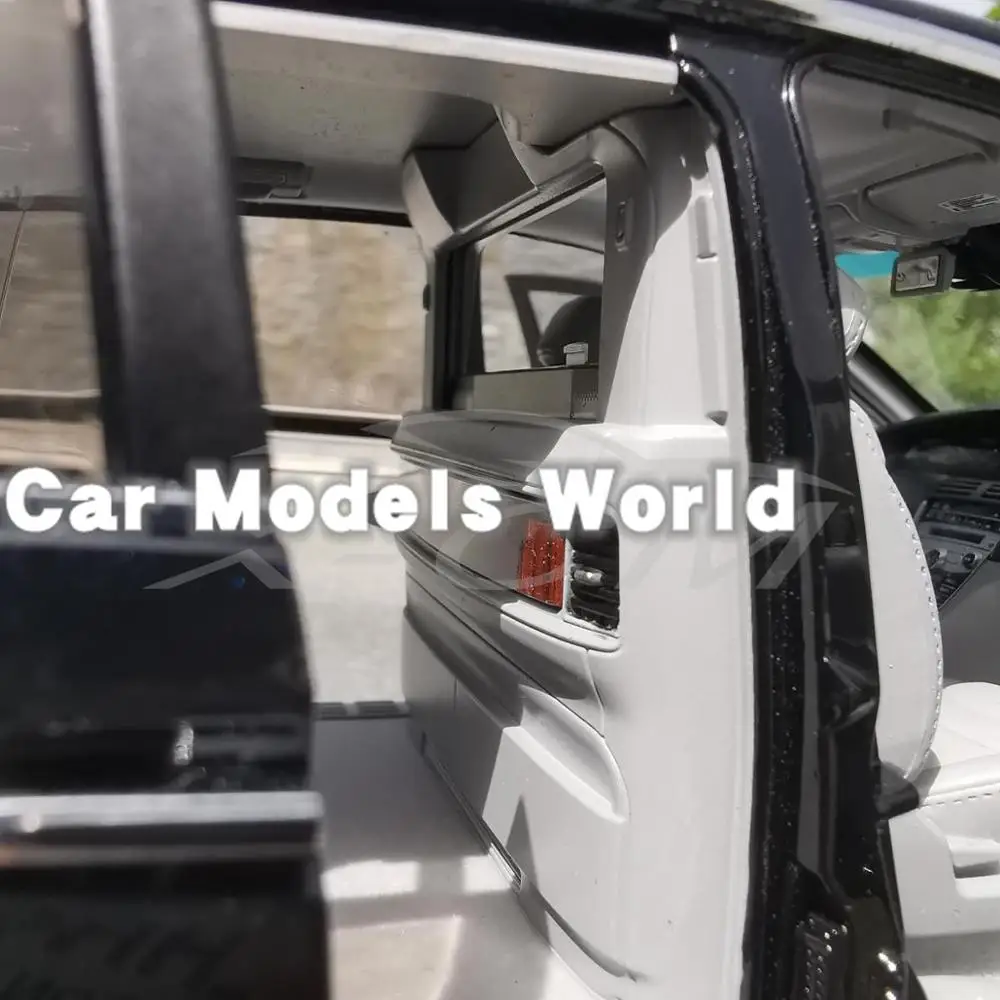 Литая под давлением модель автомобиля Dongfeng Yulong Master CEO MPV 1:18 (черный) + маленький