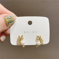 2020 new fashion trend womens earrings delicate sweet golden leaf pearl earrings for women party girl jewelry gifts wholesale