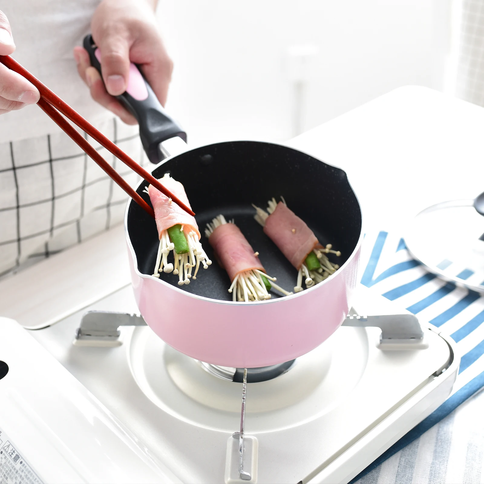 

1 Set Reusable Chopsticks Chinese Natural Wooden Classic Style 5 Pairs Lightweight 8.8 Inch/22.5cm Gift Set