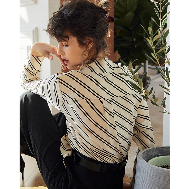 Женская блузка в полоску с длинным рукавом и отложным воротником | одежда