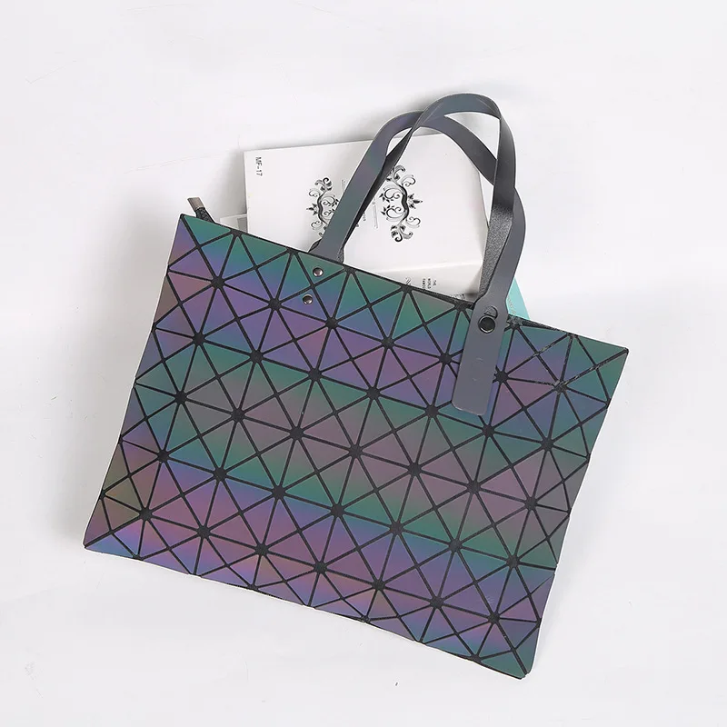 

Женская сумочка 6*8 в японском стиле, меняющая цвет светящаяся вечерняя сумка с геометрическим рисунком, складная сумка на плечо для молодых ...