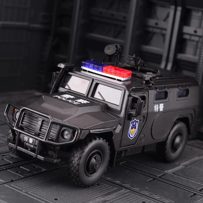 Coche blindado de aleación GX de 1:24G.PATTON para niños, moldeado a presión juguete en miniatura, vehículo con sonido y luz, policía militar, juguete de colección de simulación