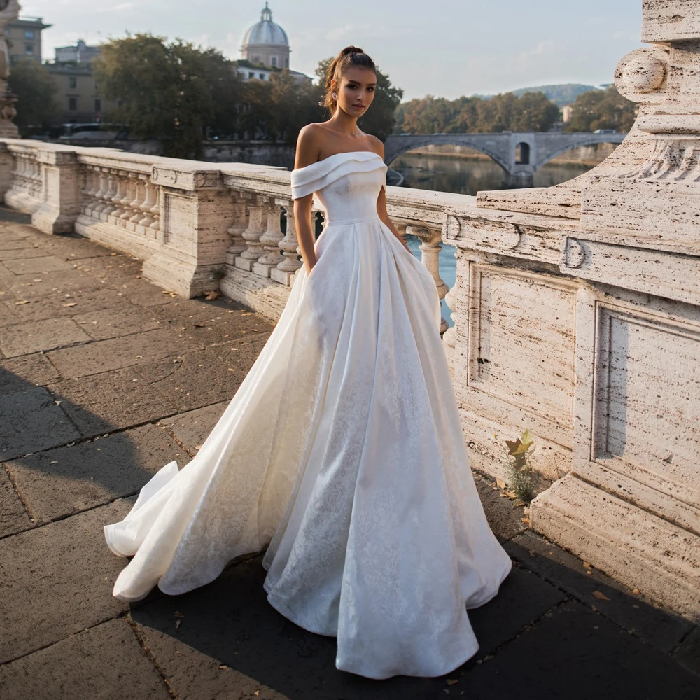 Свадебное платье с короткими рукавами и вырезом лодочкой | Свадьбы торжества