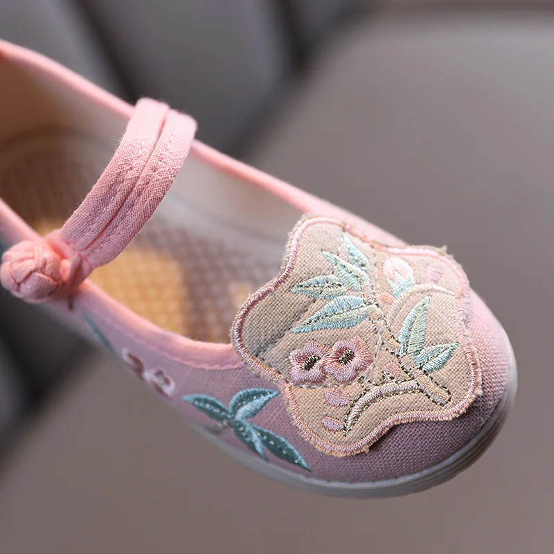

New Spring and Aumtumn Girls Embroidered Shoes Breathable Ethnic Style Children's Casual Princess Soft -sole Shoes 25-36