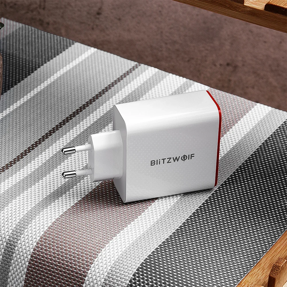 BlitzWolf 4 порта QC3.0 Быстрая зарядка ЕС штекер светодиодный светильник 30 Вт 2.4A USB дорожное настенное зарядное устройство Power3S для iPhone Android для N-Swich
