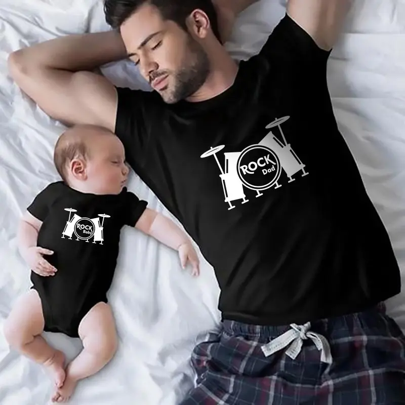 

2021 Новая летняя одежда для папы и сына футболка с короткими рукавами и круглым вырезом Модные топы с принтом «барабаны» и «Рок» для папы и ма...