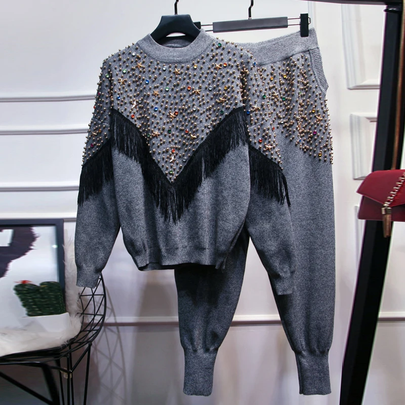 Качественный вязаный комплект из двух предметов со стразами и бисером Женский