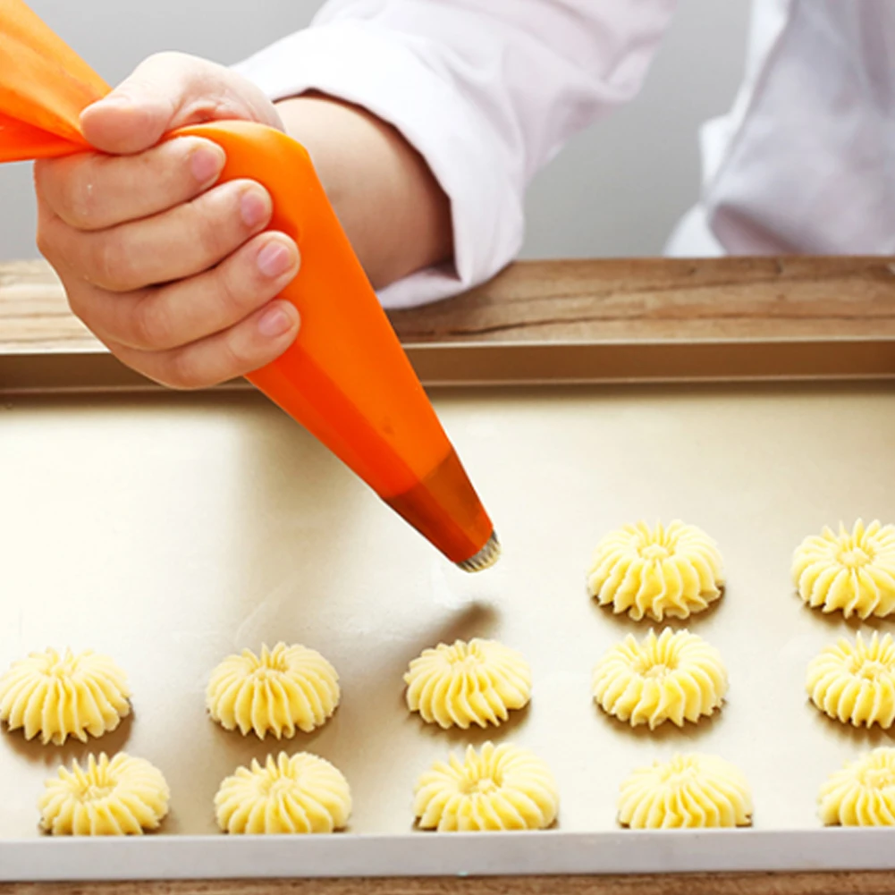 

18PCS Cake Decorating Supplies Kits included Piping Bags Tips Set 10 Piping Tips 1 Reusable Pastry Bags 1 Couplers