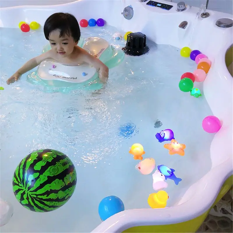 Бутылка с водой младенца Мигает Плавающий дельфинами Детские автоматический светодиодное освещение пляжные R7RB