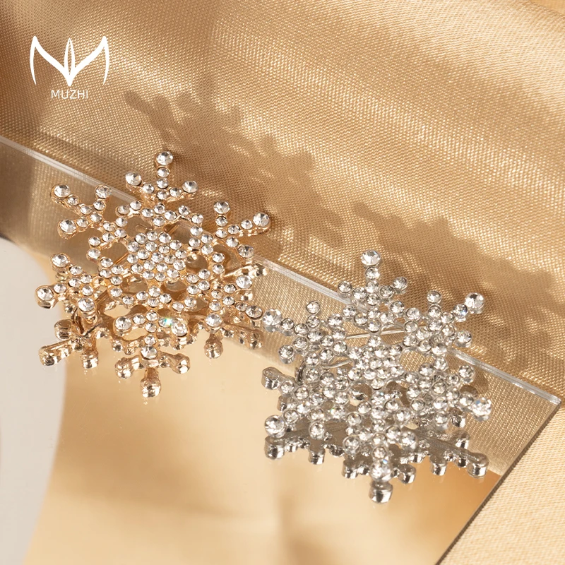 

MUZHI Fashion Christmas Snowflake Brooches Pins For Women Rhinestone Wedding Brooch Female Party Wear Accessories Jewelry Gifts