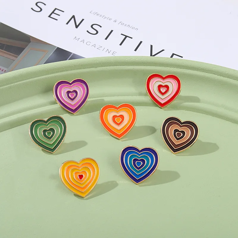 

Gradient Enamel Pins Custom Pride Flag Heart Rainbow Victory Brooch Lapel Badge Bag Sexual Minority Jewelry Gift for Friend