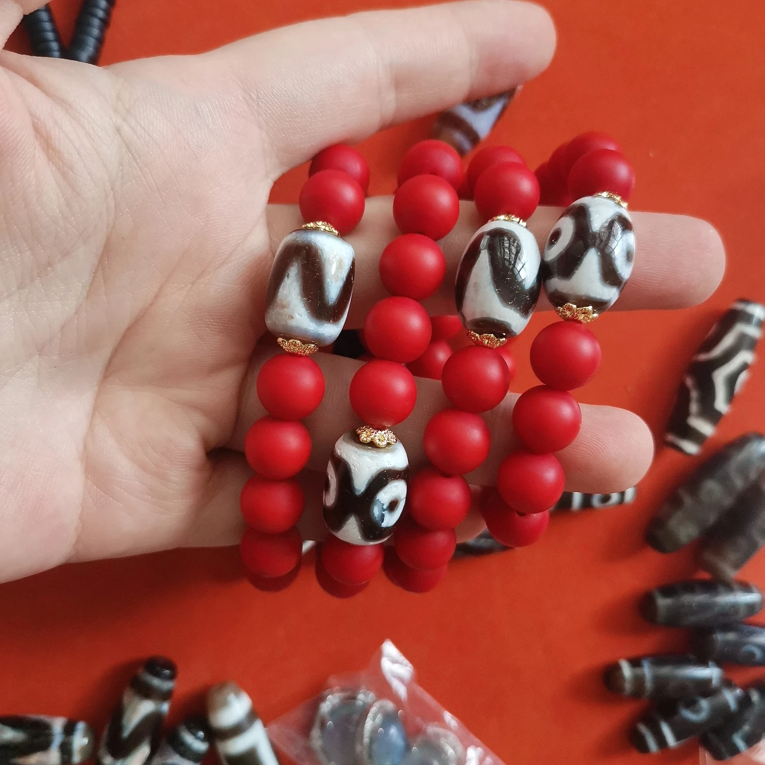 

Счастливое удачу, Снежная страна, древний закон, красное стекло, тигровые зубы, бусины Dzi с тремя глазами, агат, первая линия, фармацевтически...