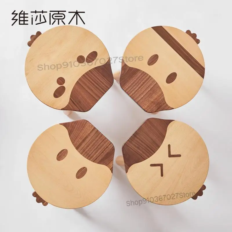 Маленький стул из массива дерева: современный творческий карикатурный низкий северный минималистический домашний стул для детской комнаты.