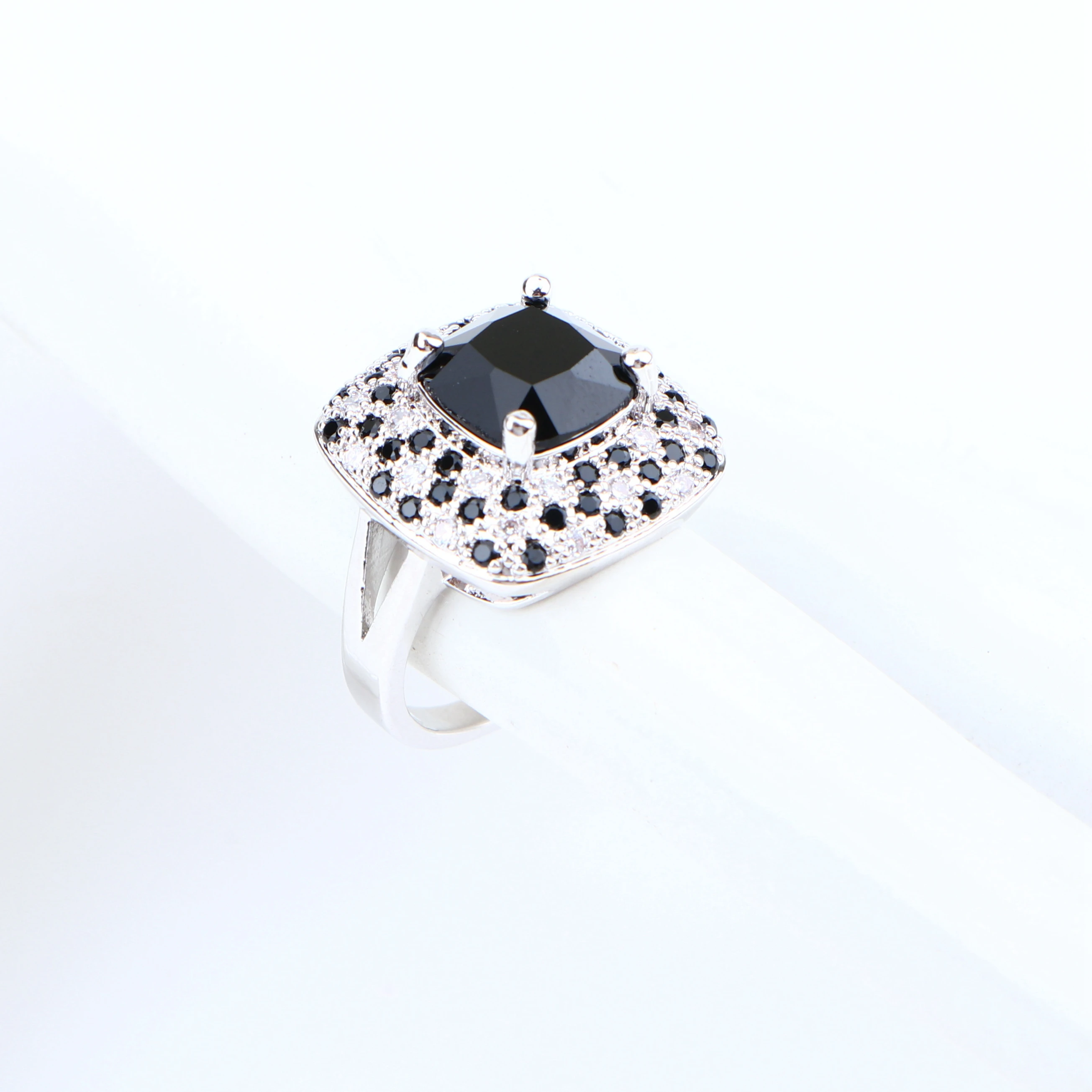 Женский ювелирный комплект из колье и серёг серебра 925 пробы | Украшения