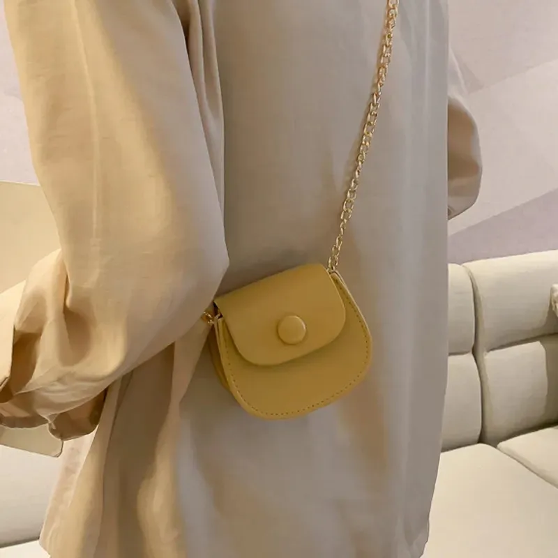 

Casual classy designer Crossbody bag women hand bags Fashion Flap Pocket Hasp Chains summer shoulder bag solid Basic satchel bag