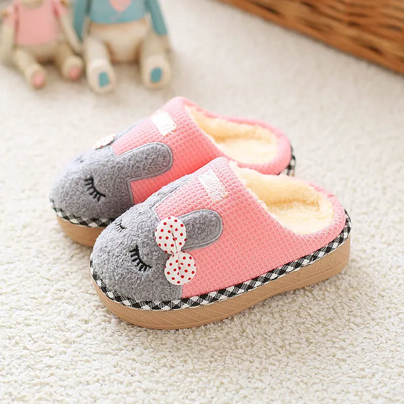 light pink Детские домашние шлепанцы; теплые плюшевые домашние тапочки для мальчиков и девочек с героями мультфильмов; мягкие детские шлепанцы без застежки; SH080403 - Цвет: light pink