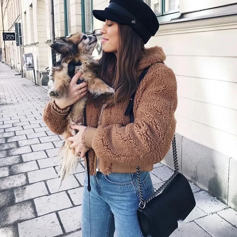 

Женское демисезонное пальто из искусственного меха, коричневого цвета