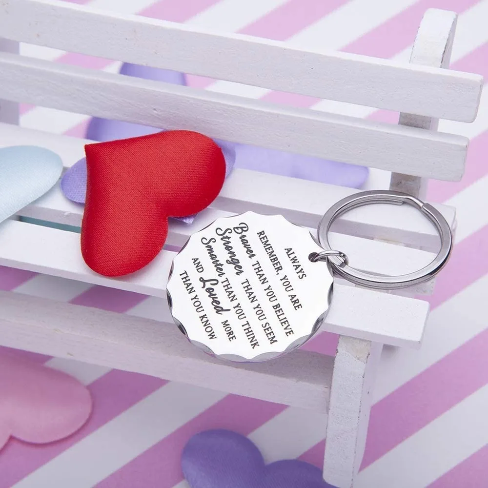 Подарок на день рождения выпускной брелок для ключей подарок друзей студентов