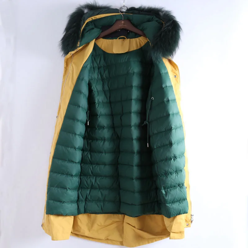 Женский пуховик с принтом желтый цвет воротником из меха енота парка капюшоном