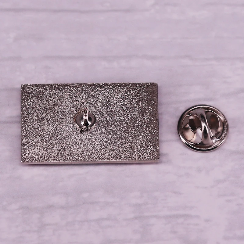 Пират Веселый Роджер флаг булавка черные флаги кости красные Бандана Череп знак |