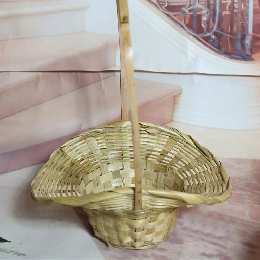 Плетеная корзина для подружки невесты с цветочным узором конфетти конфеты