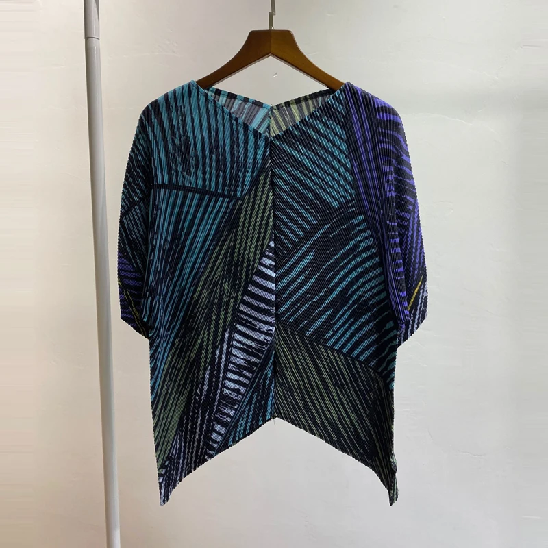 Changpleat, летняя коллекция, новинка, женские топы с принтом, футболка Miyak, плиссированная, модная, большой размер, необычный дизайн, рукав реглан, v-образный вырез, футболки
