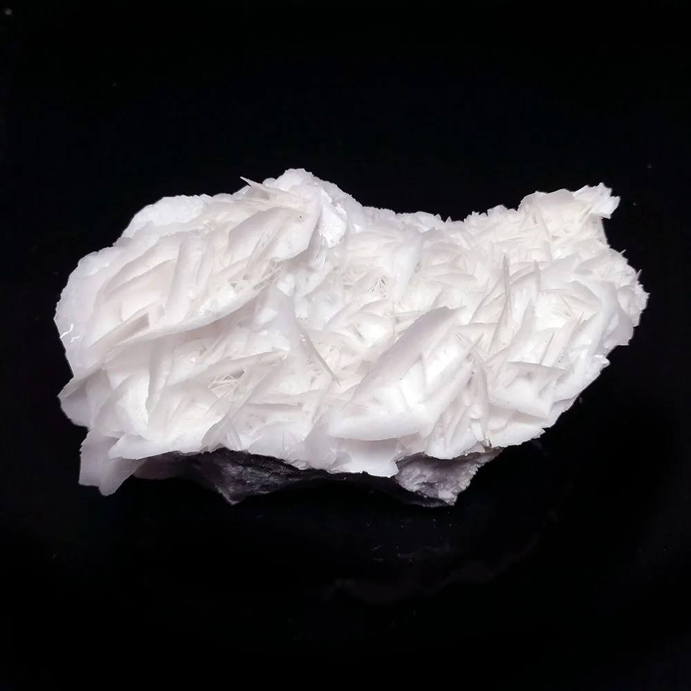 

398g C3-2 Natural Calcite in the shape of rose petals Mineral Crystal Specimen Home Decoration From Hunan Province China