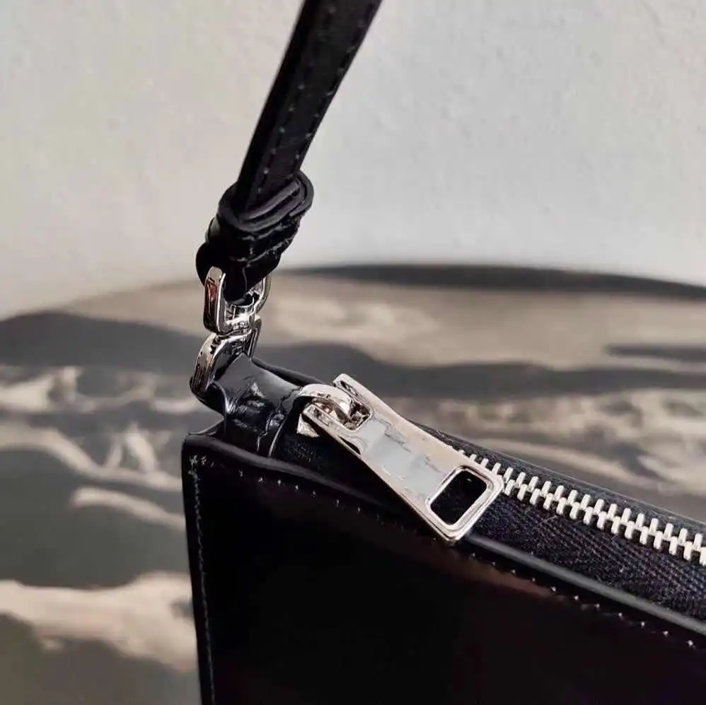 

2021 new summer autumn armpit bag independent designer high-end leather original quality girl handbag fashion trend distribution