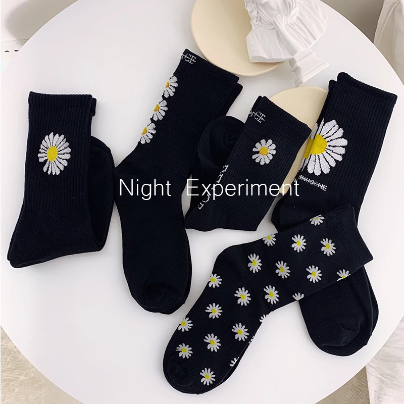

Socks Men's Stockings Black G-Dragon Same Style GD Little Daisy Tube Socks Female Ins Fashion Brand Embroidered Chrysanthemum