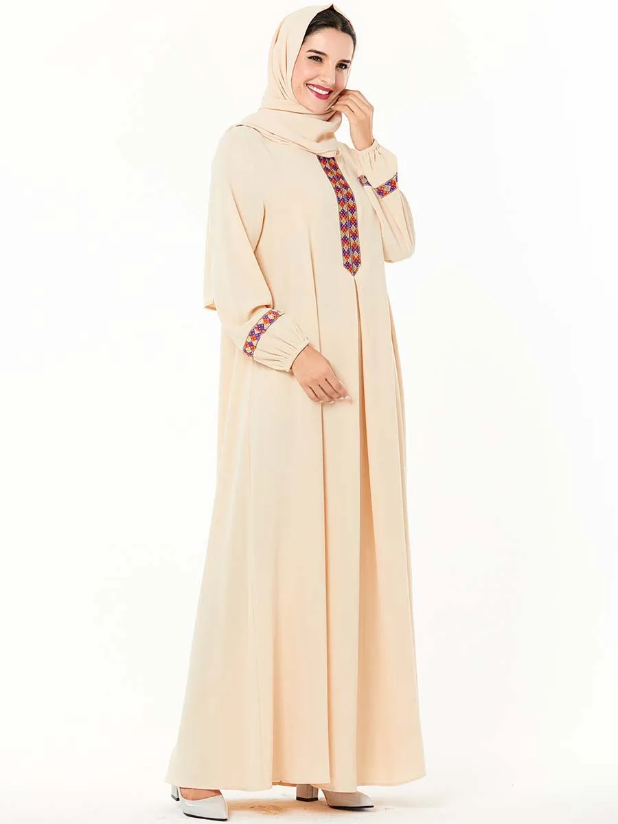 Мусульманское платье для женщин на Ближнем Востоке элегантное с вышивкой