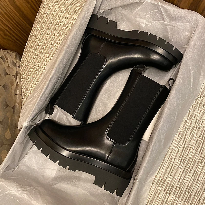 Кожаные лакированные ботинки челси корейской версии модные удобные joker на тонком