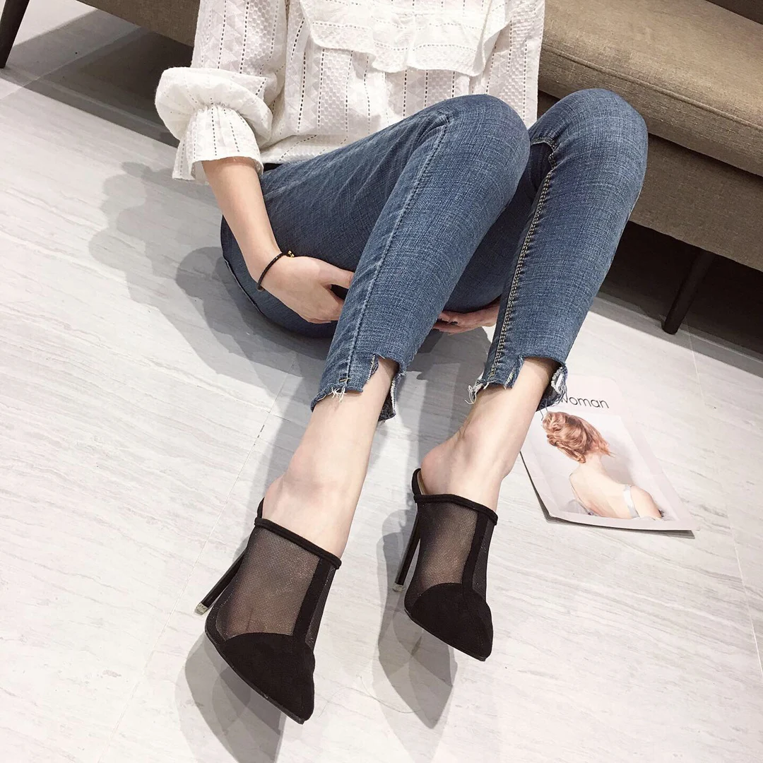 Летние новые привлекательные черные туфли с острым носком на высоком