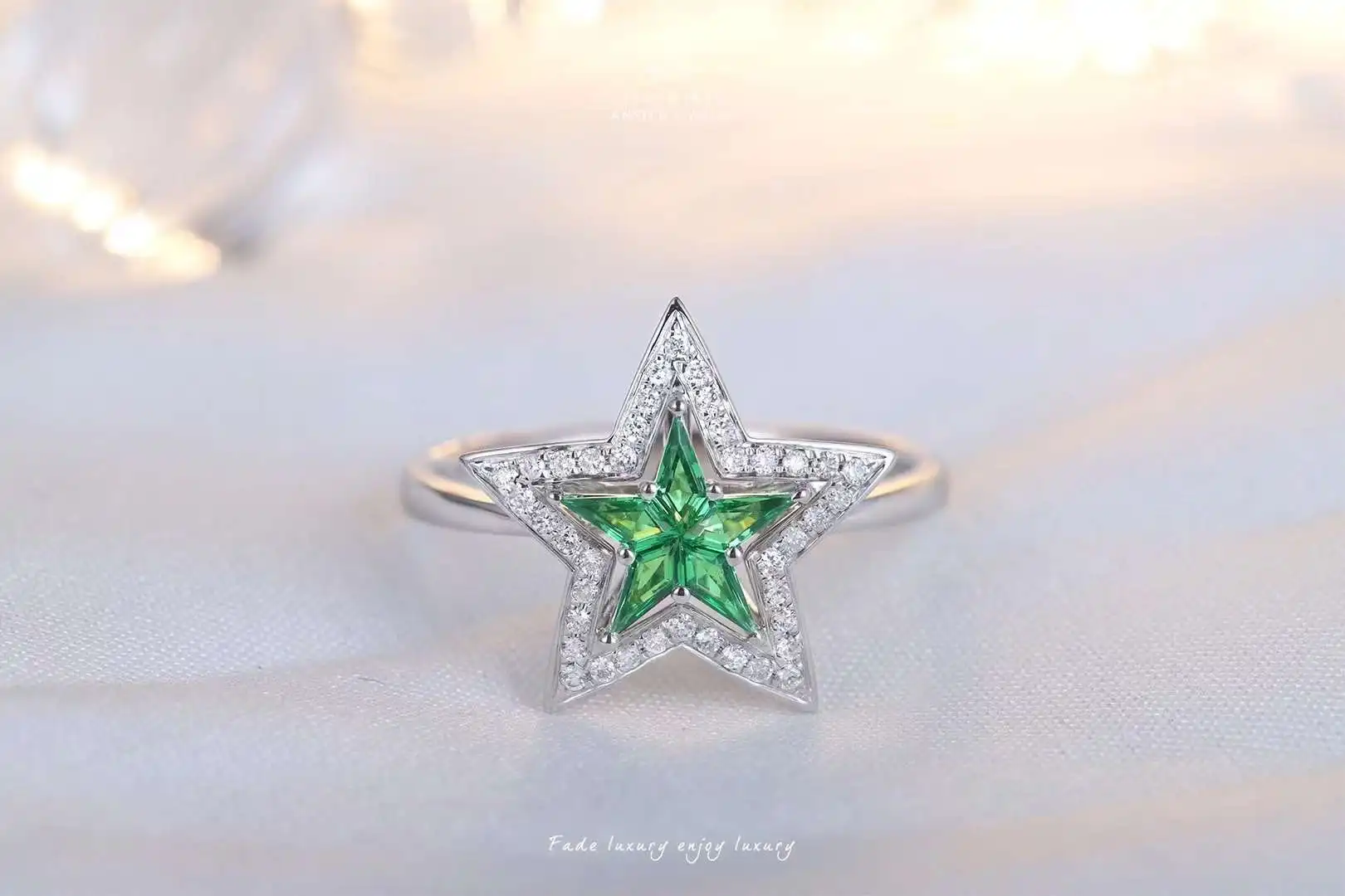 

Zhanhao Romantic Original 18K Gold Saffrey Pentagram Bracelet Ring Necklace Set Make A Star With Edges Corners And Also Shine