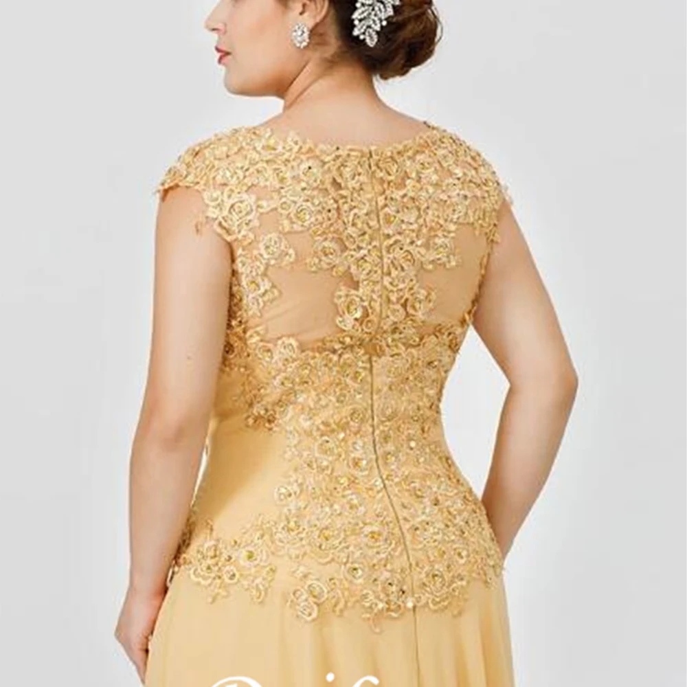 Элегантное золотистое кружевное платье-трапеция с иллюзионным воротником для