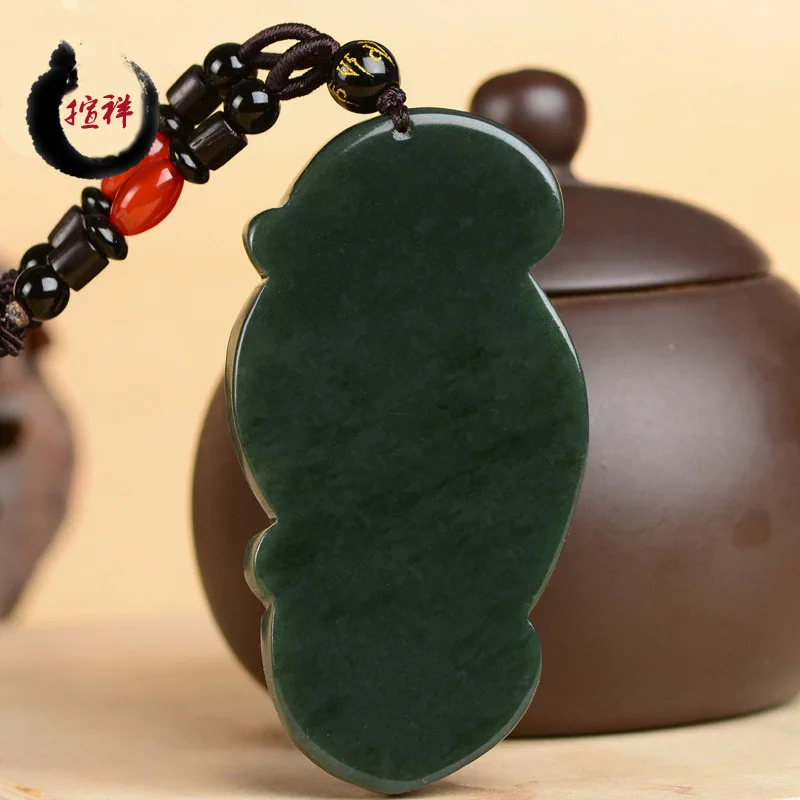 Кулон из натурального зеленого нефрита большого размера подвеска в виде фигурки